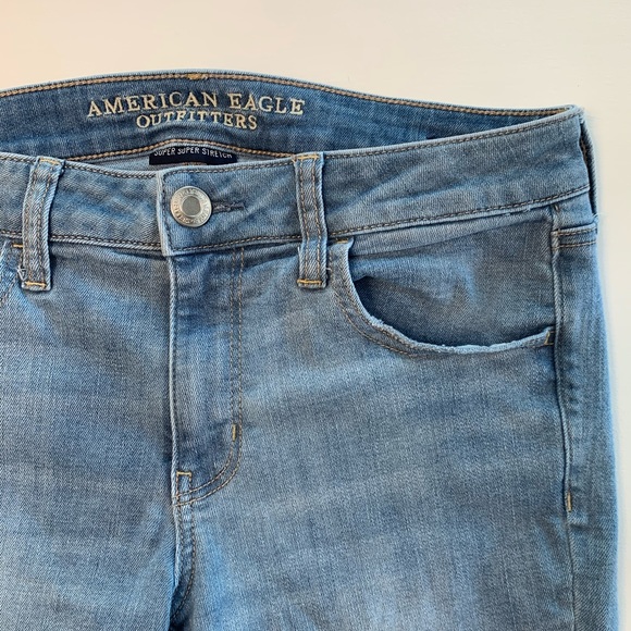 American Eagle Light Wash Jeans - Picture 4 of 5